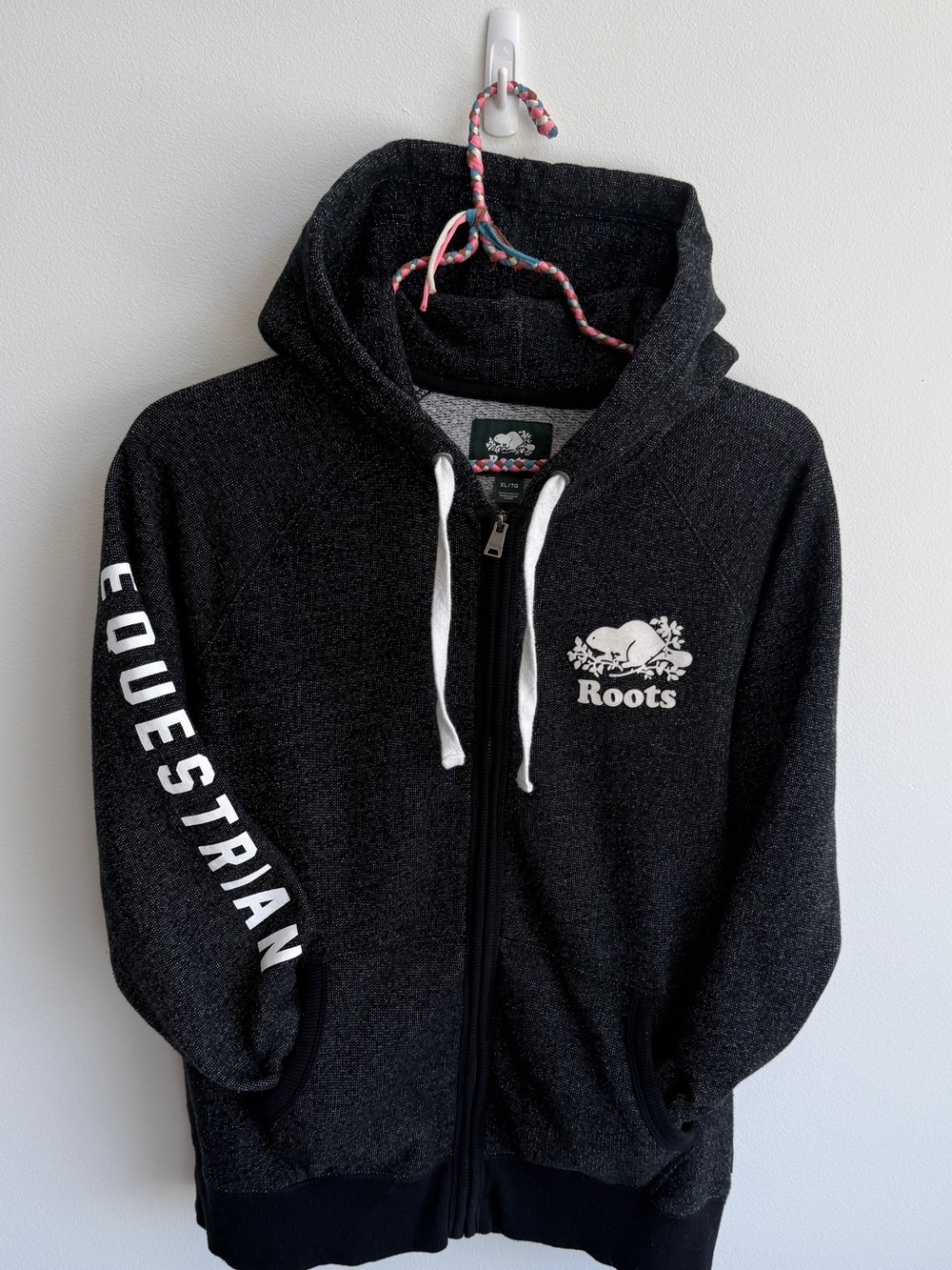 ROOTS black pepper EQUESTRIAN hoodie 
XL